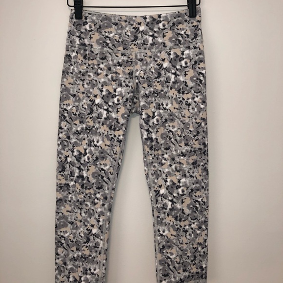 Lululemon Crops - Picture 1 of 10